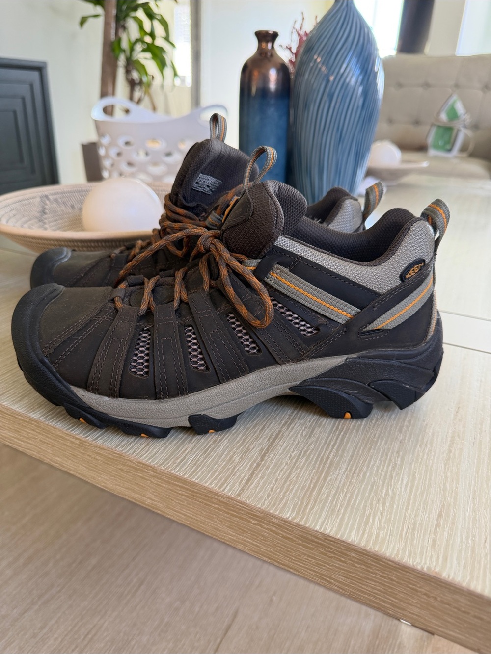 KEEN Men's Gray and Brown Trail Low-Cut Athletic Shoes